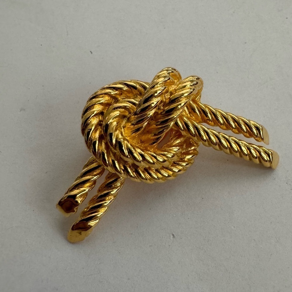 Vintage Joan Rivers Rope Twisted Knot Brooche Pin